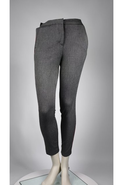 Sivé dámske nohavice ZARA na figuríne