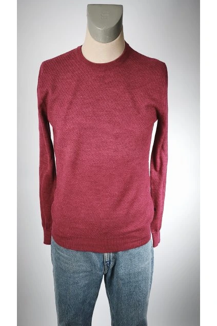 Červený sveter MATINIQUE na figuríne