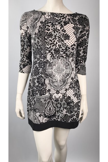 Čierno-biele šaty ATMOSPHERE z prednej strany.