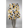 Dámska sukňa s farebným vzorom v žltej a tmavomodrej na bielom podklade