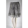 Šedá sukňa s čipkovanými detailmi