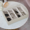 Box na sluneční brýle Stackers Oatmeal Classic Glasses & Accessory Layer | krémová