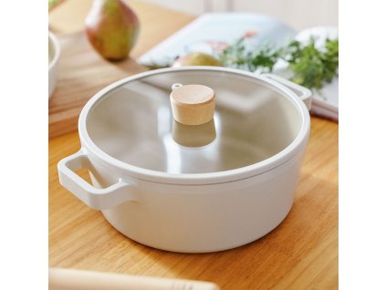 EK FG C24 FIKA Casserole 24cm beauty04