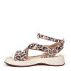 39100 2 sandale s leopardim vzorom