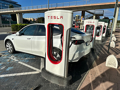 tesla_supercharger