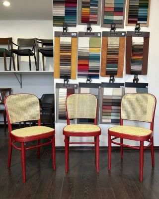 🌟 Extravagancia a štýl v každom detaile! 🌟 Nášmu zákazníkovi sme nedávno dodali tieto výnimočné drevené stoličky Thonet...