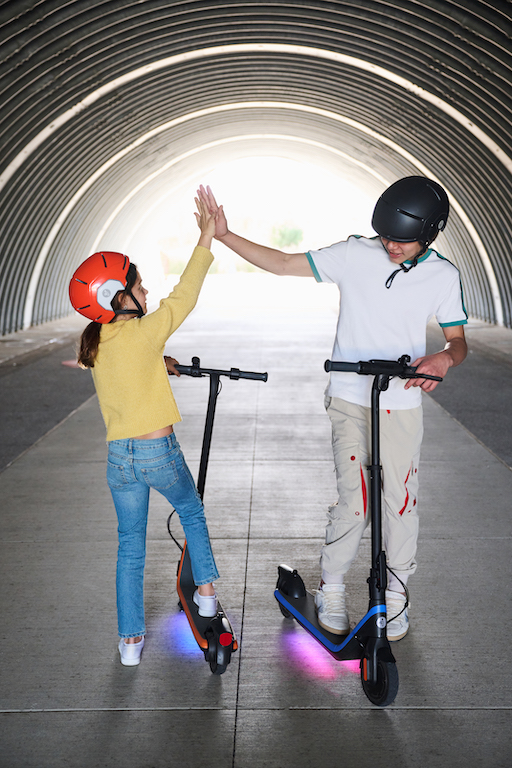 Kid KickScooter C2 Series_Lifestyle picture_Boy and girl high five