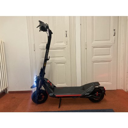 Segway eKickScooter ZT3 Pro E - zánovní kus