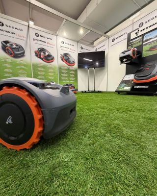 🔥 Jsme na Infotherma 2026 v Ostravě! 🔥 Najdete nás na výstavišti a přivezli jsme s sebou robotické sekačky Segway Navimow...
