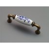 Porcelánová rustikální úchytka 96mm MODRÁ RŮŽE II. 96 povrch staromosazný 09