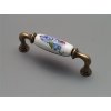 Porcelánová rustikální úchytka 96mm Pomněnky trs II. s mašlí 57 staromosaz 09