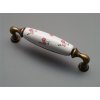 Porcelánová rustikální úchytka 128mm Pomněnky rozházené růžové 53 staromosaz 09