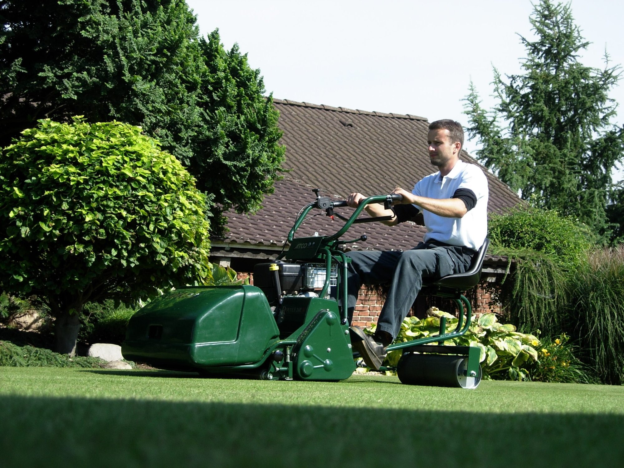 Trávníky děláme od roku 2006. A víme, co funguje.