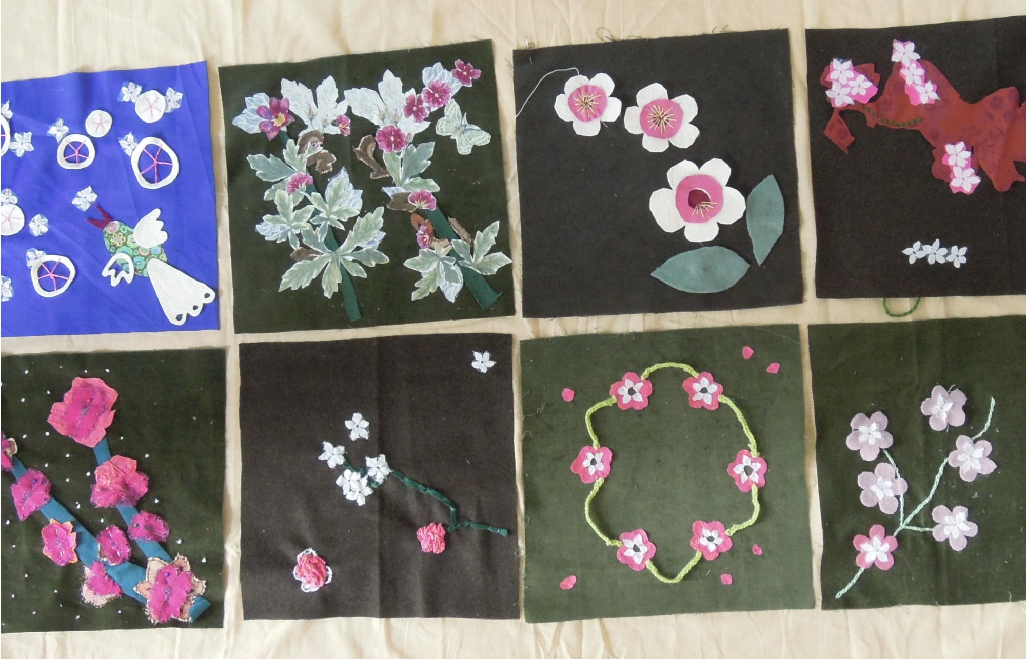 Vyšívaný atlas květin