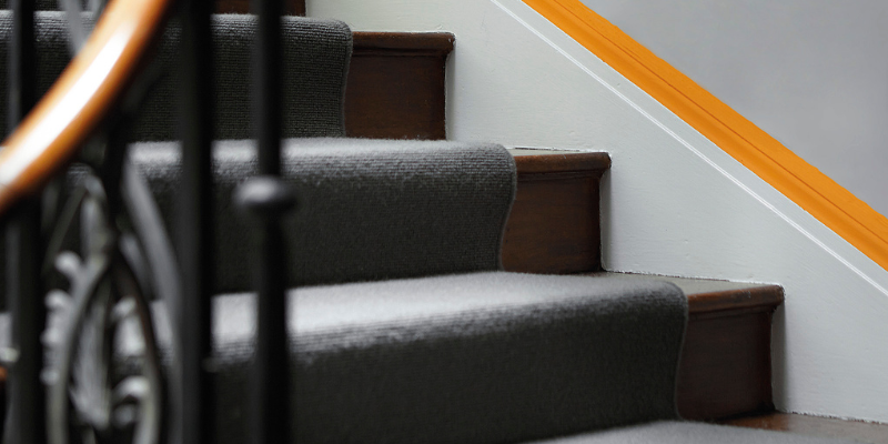 Jak natřít schody a zábradlí: výběr barvy, postup a inspirace