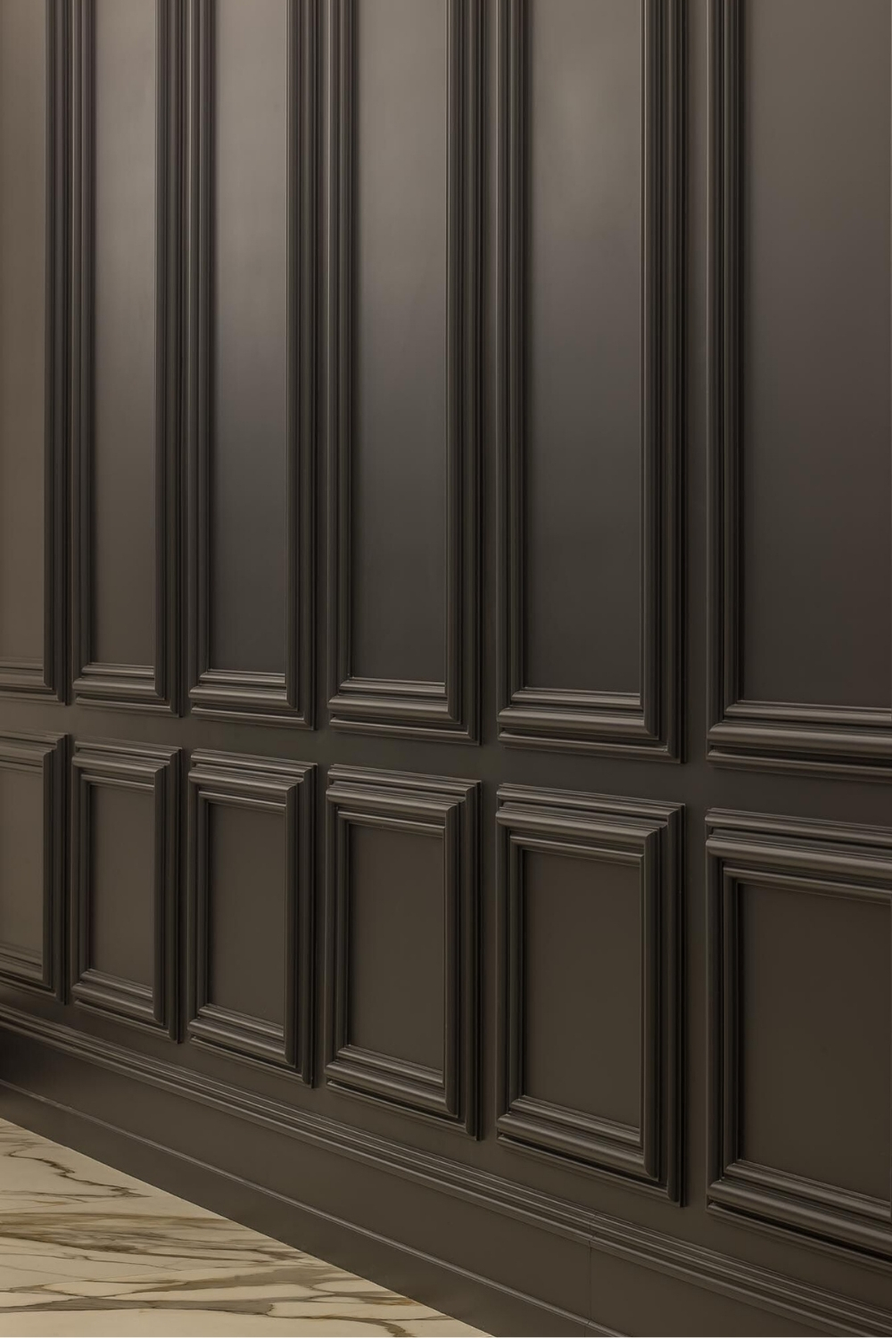 Dekorativní lišty Orac Decor natřené barvou