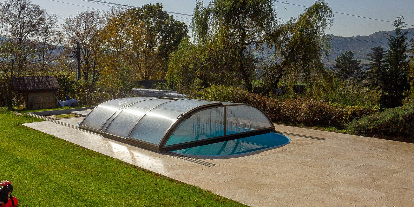 Praktická bazénová dlažba z přírodního kamene