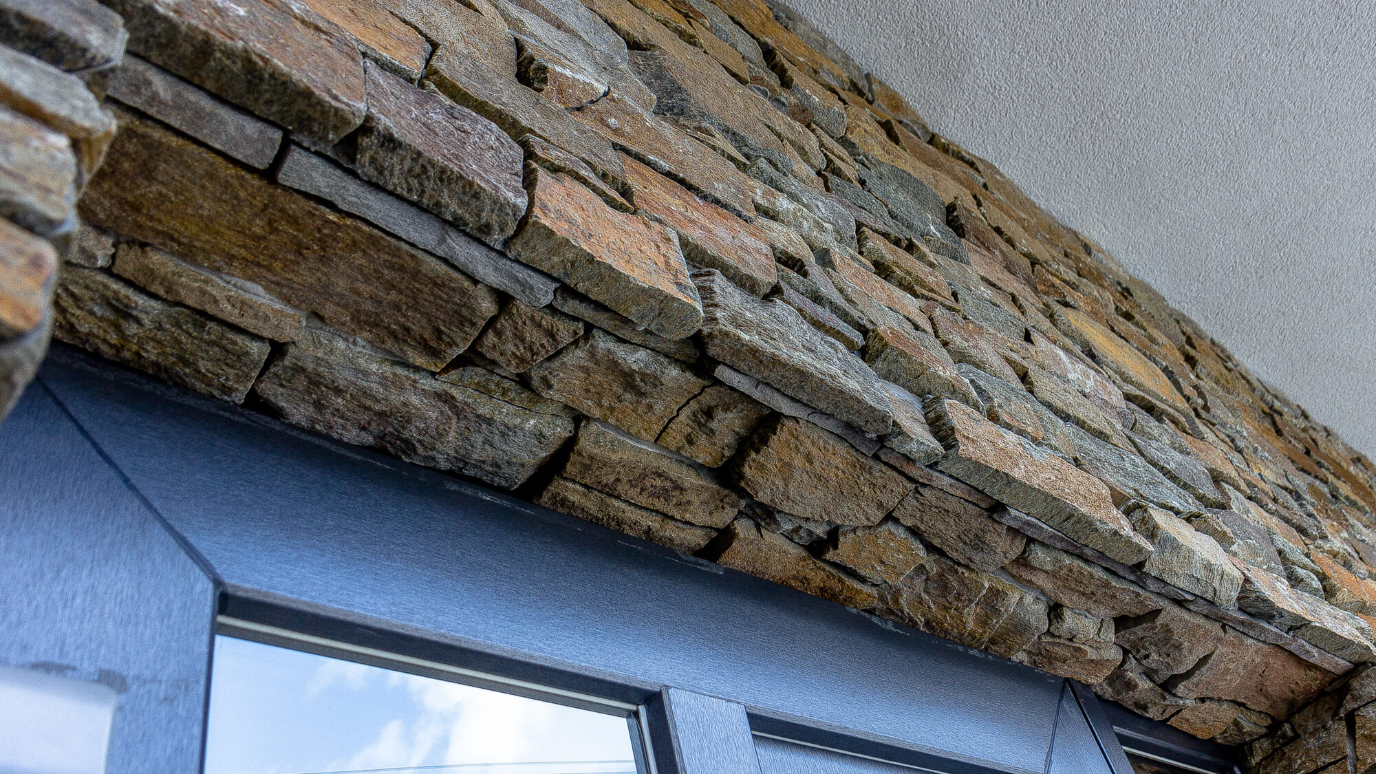 Rohové prvky u přírodního kamene