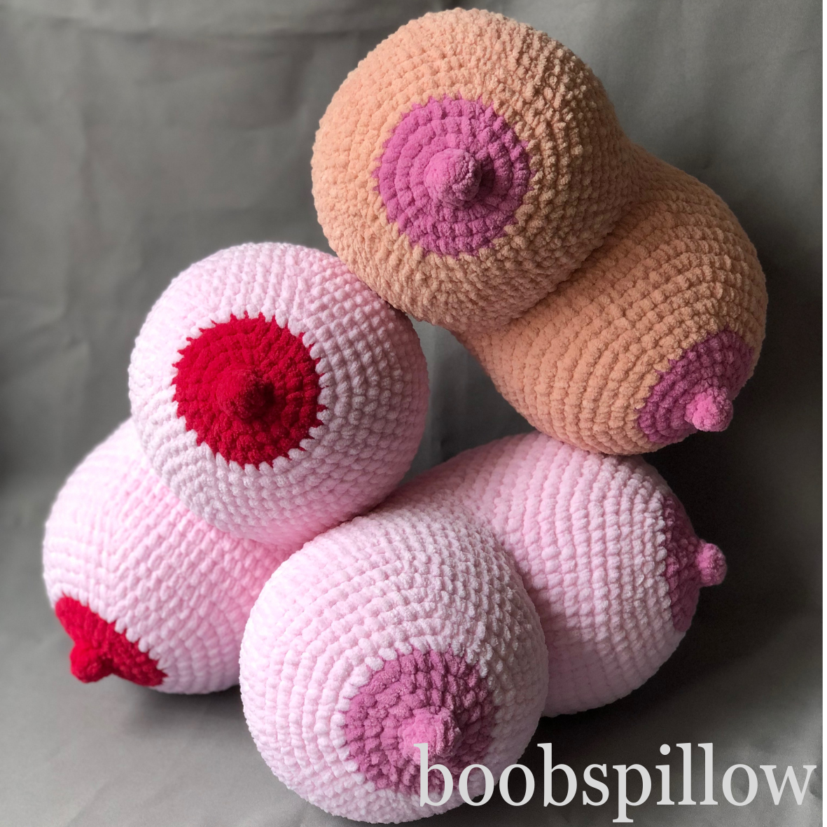 boobs pillow, háčkovaný vankúš