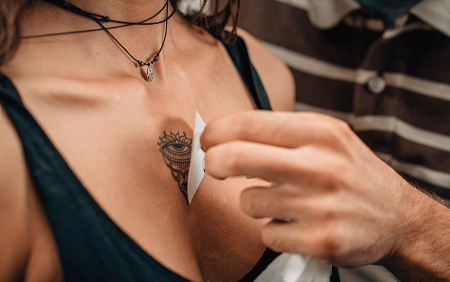 Dočasné tetování intimních partií - další tip na překvapení partnera