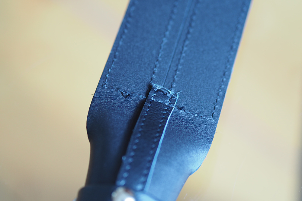 Kožená BDSM plácačka - prošívání