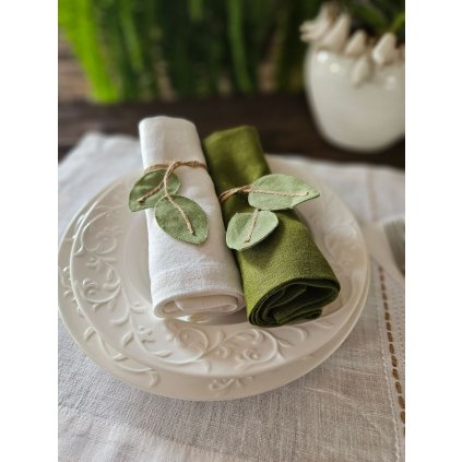 Ľanový obrúsok s lístkami