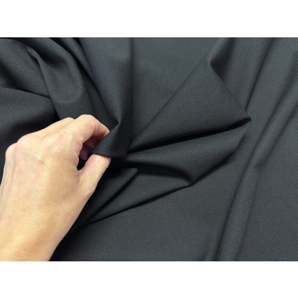 SHAPE punto uplet cerna