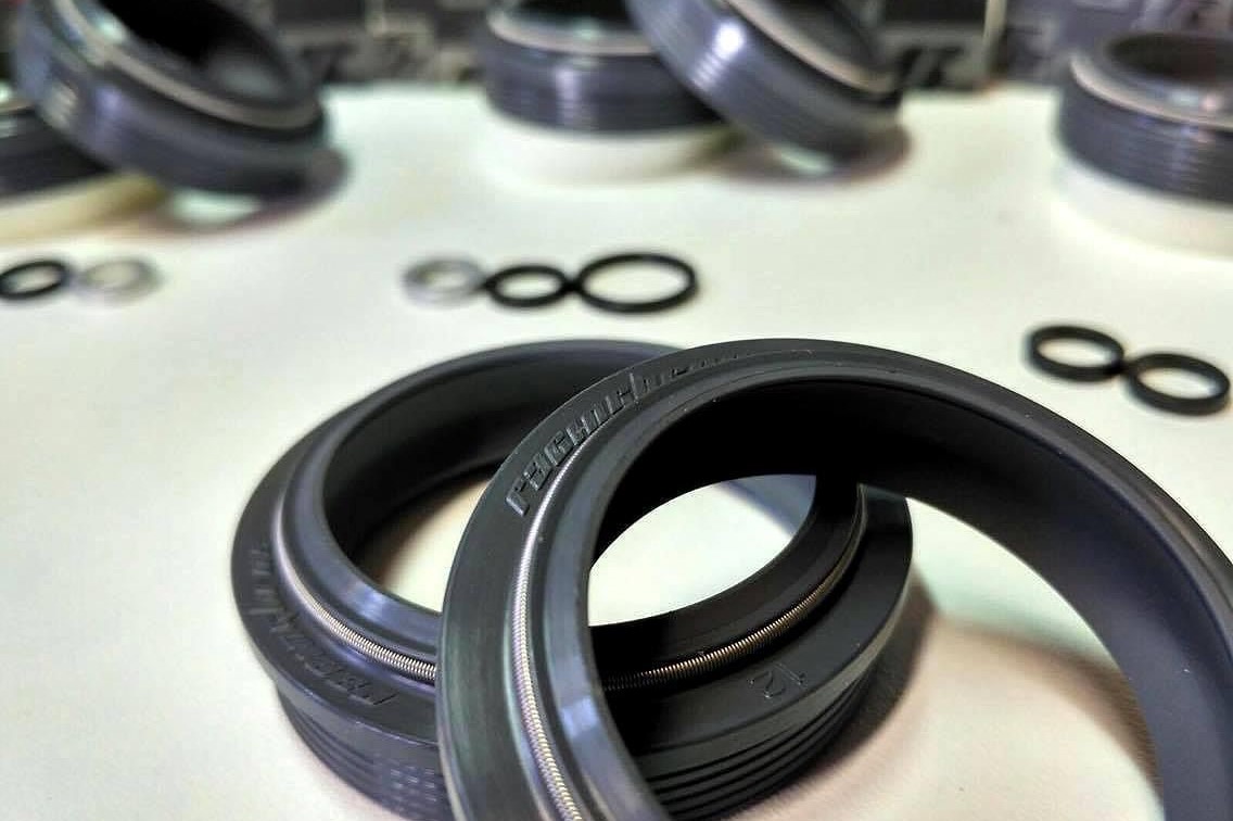 Spouštíme kategorii Vidlice & tlumiče