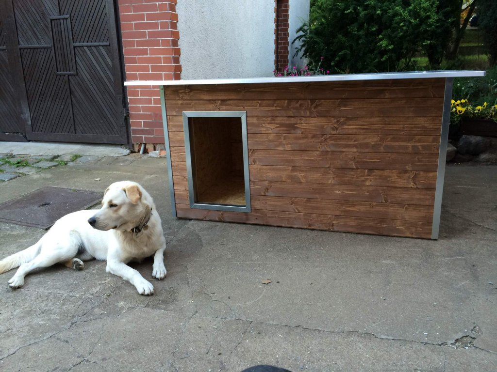 Zateplená psí bouda Rozárka large s plechovou střechou