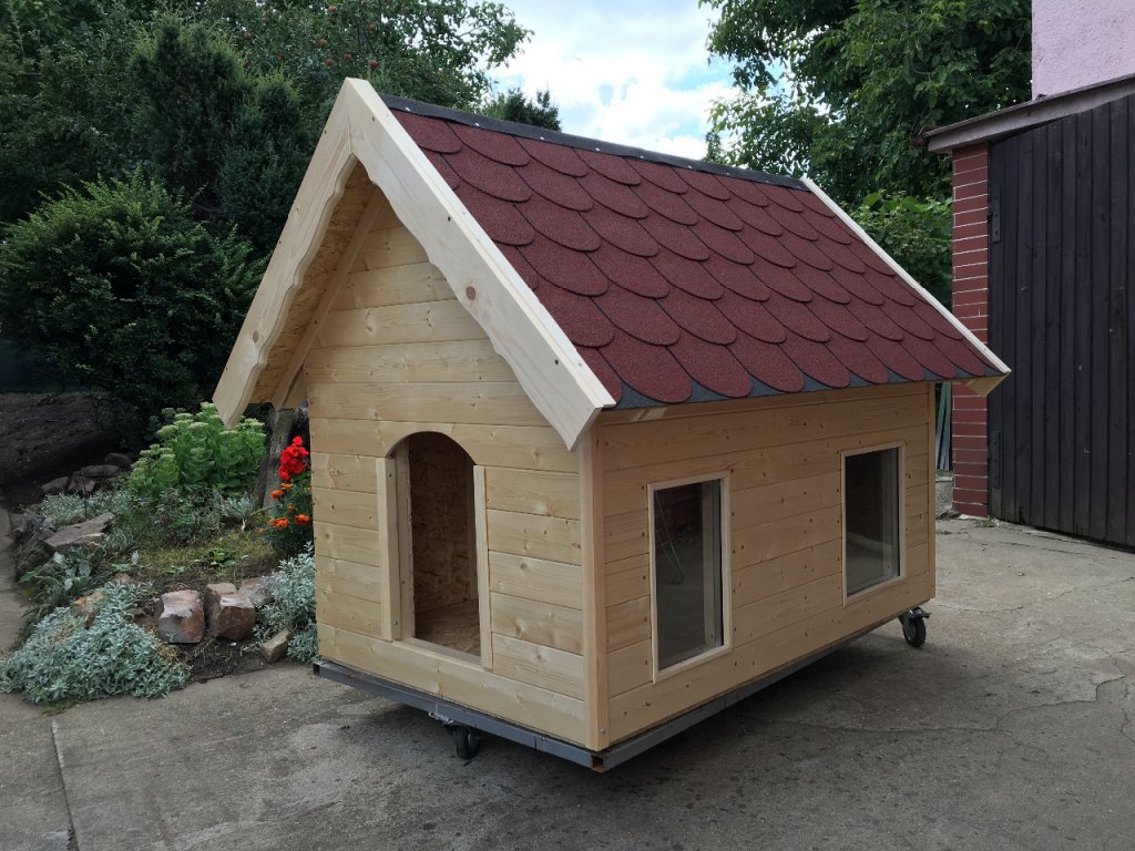 Zateplená psí bouda Bertík, large se šindelovou střechou
