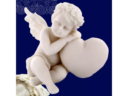 Alabastrová figurka anděla spícího na srdíčku - 8 cm