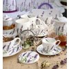 Sada dvou hrnků CLASSIC LAVENDER o objemu 380 ml ze série Duo Classics vyrobených z porcelánu New Bone China, který se vyznačuje přírodní krémově bílou barvou s jemným leskem a mimořádnou pevností a odolností při zachování lehkosti a jemnosti.  Linka je zdobena motivem malovaných levandulových větví, v intenzivní fialové barvě, "vyrůstající" ze spodku hrnečku.  Vše zabalené v ozdobné krabičce zdobené stejným motivem je skvělým nápadem na originální narozeninový dárek pro ženu i muže i jako dárek pro šéfa či učitele, také jako poděkování.