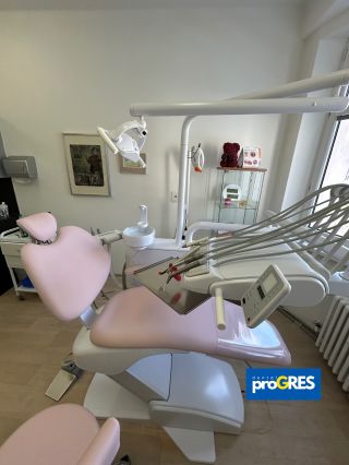✅ Nainstalováno @diplomat_dental DIPLOMAT MODEL ONE 100 🎀 Veselá a příjemná barva čalounění BLUSH tomuto křeslu náramně...