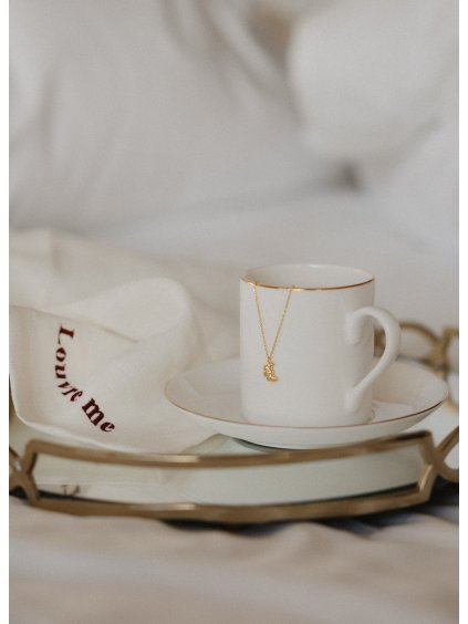 by janatini louvre me nahrdelnik croissant 3ň