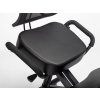 čierne sedadlo ergonomickej kľakačky
