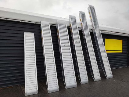 rôzne veľkosti nájazdových rámp z hliníka