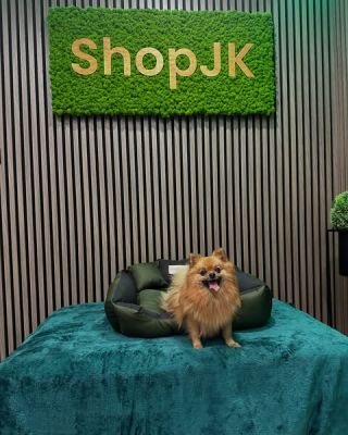 Luksuz ni namenjen samo vam. Tudi vaš kuža si zasluži prostor, kjer se bo počutil kot kralj. Ležišče, ki ni le udobno,...