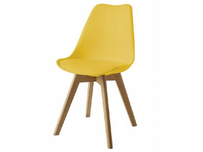 žltá plastová stolička s drevenými nohami