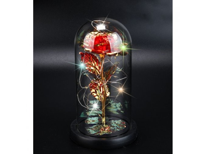 červená večná ruža pod sklom s LED oslením