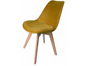 žltá velúrová stolička s drevenými nohami