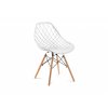 biela plastová stolička s drevenými nohami