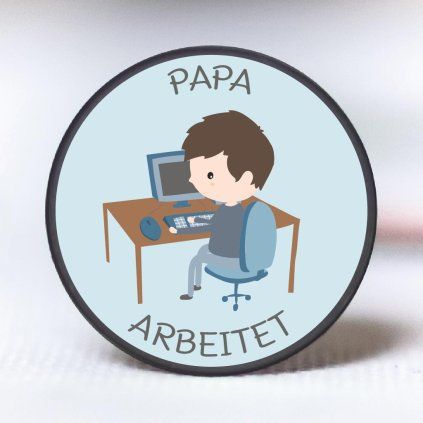 PAPA ARBEITET 1024x1024 01