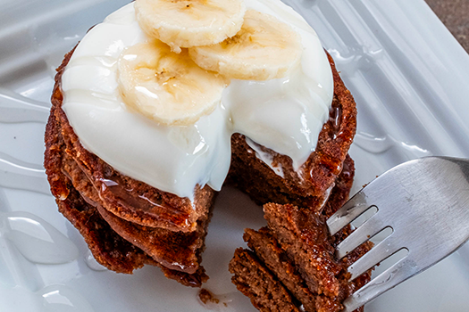 Lívance vs. cereálie: Která snídaně vás opravdu zasytí?