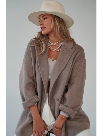 Beige blazer boyfriend