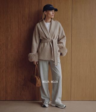 Hledáte perfektní kabát, který ma dokonalý střih i materiál. Máme ho ✨. Model Tracy z vlny. Nadčasový a stylový....