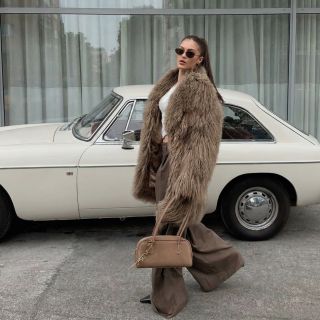 Bestseller ✨ Rocca v barv coffee. Délka 80 cm. Pro oversize vzhled velikost M. Showroom v Praze nebo online na...