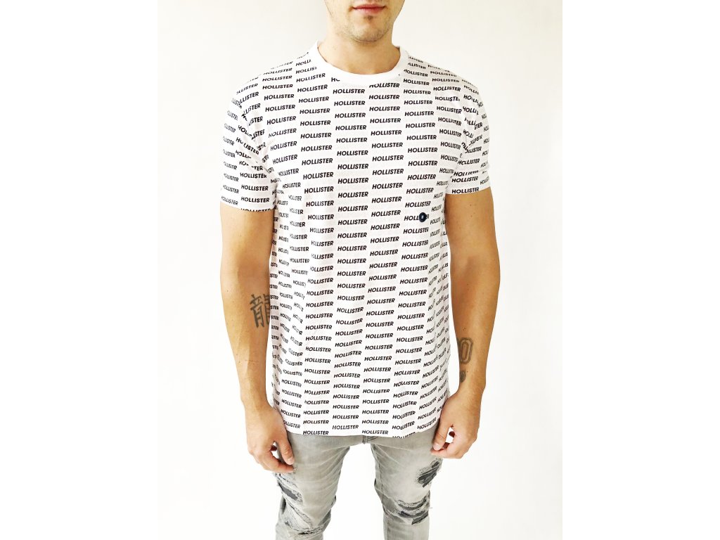 Hollister Full Logo stylové bílé triko s nápisy po celém obvodu