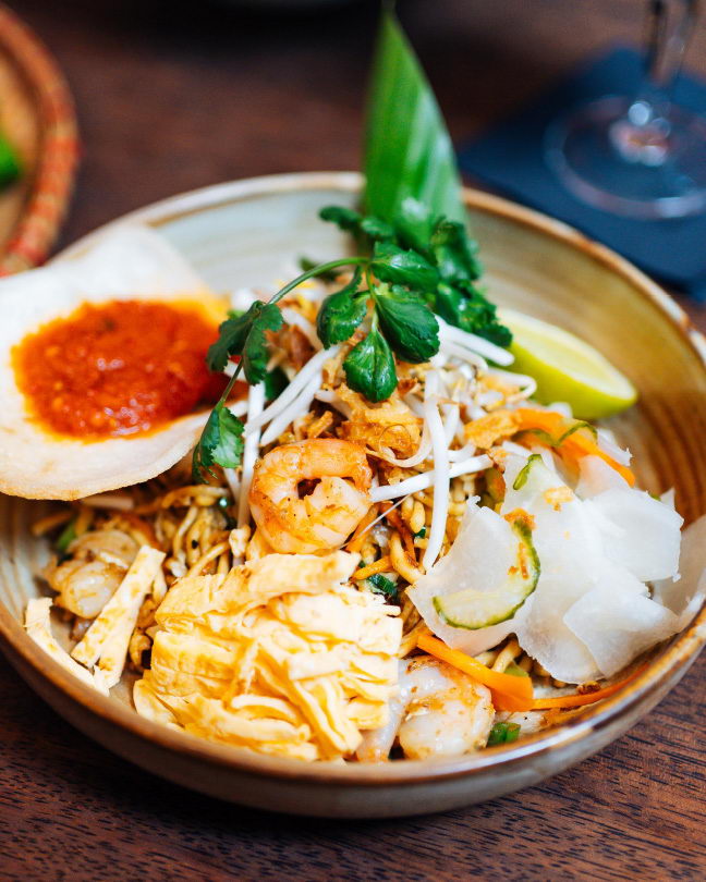 fried noodles with prawns, bakmi goreng udang – a specialty of Indonesian gastronomy