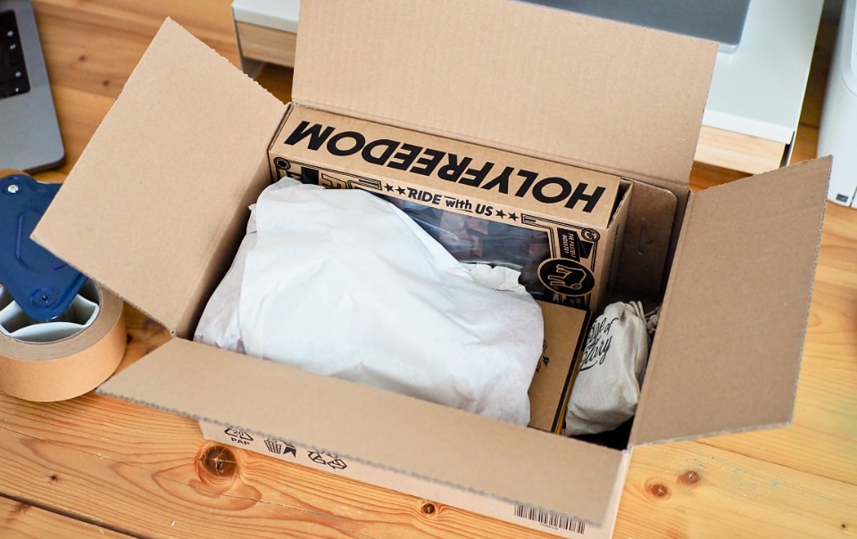 Balenie do kartónovej krabice v SIDE ROAD MotorShope