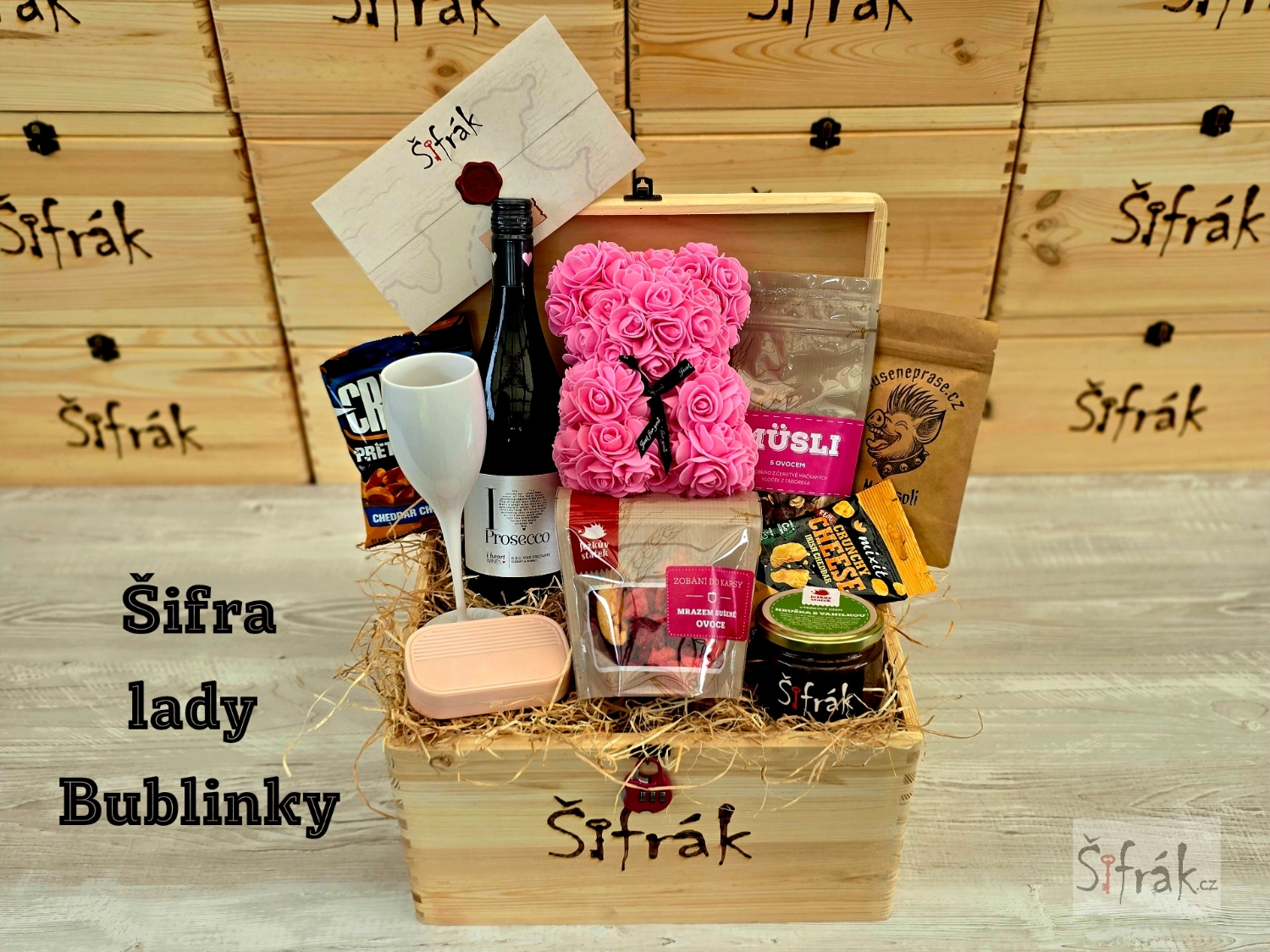 Dárková truhla Šifra lady Bublinky – šifrovací zážitek s proseccem, medvídkem z růží a stylovými překvapeními pro ženy